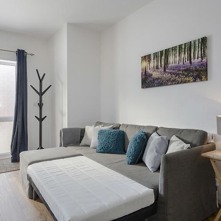 1 Bed Apt Sleeps 4 Luton  Buitenkant foto