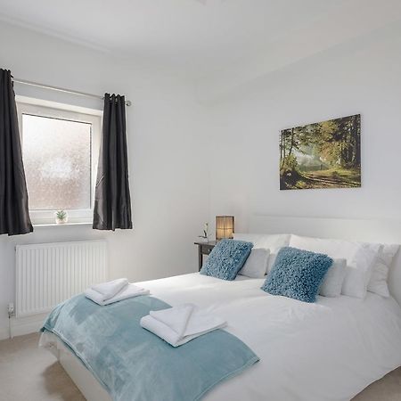 1 Bed Apt Sleeps 4 Luton  Buitenkant foto