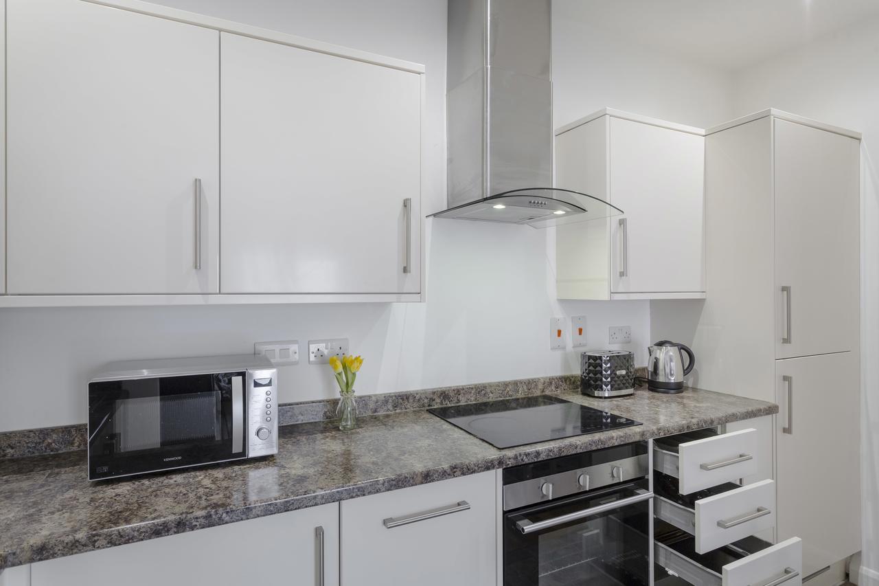 1 Bed Apt Sleeps 4 Luton  Buitenkant foto