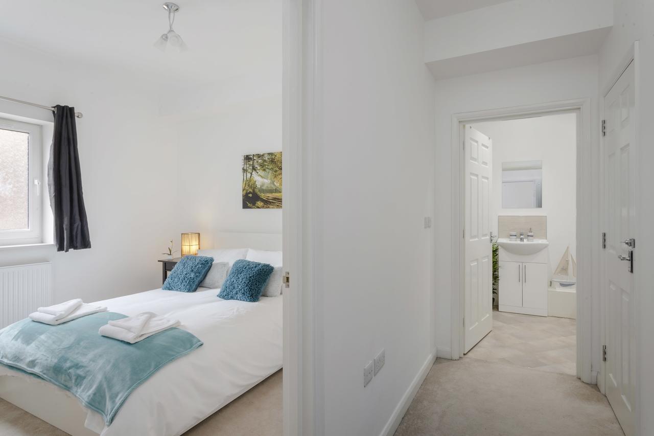 1 Bed Apt Sleeps 4 Luton  Buitenkant foto