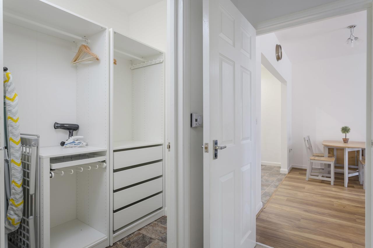 1 Bed Apt Sleeps 4 Luton  Buitenkant foto