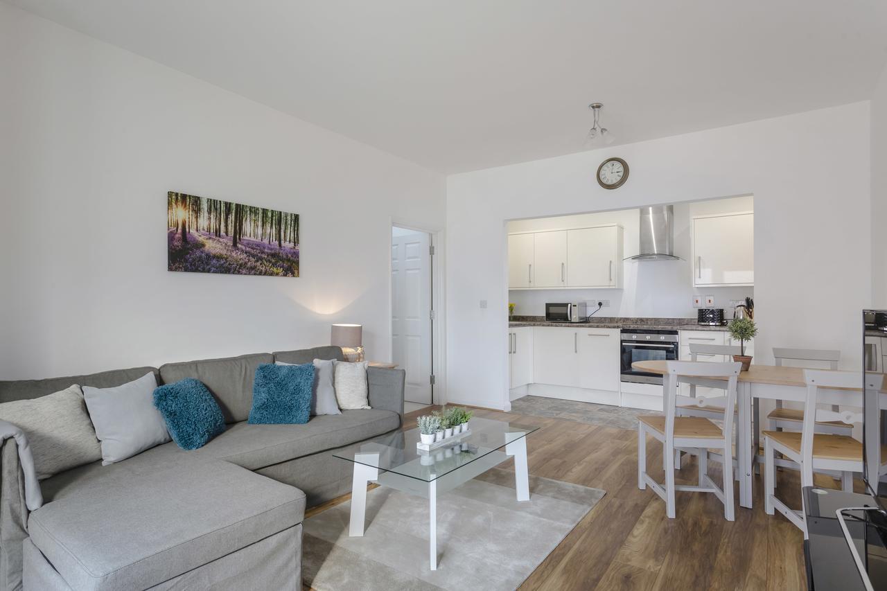 1 Bed Apt Sleeps 4 Luton  Buitenkant foto