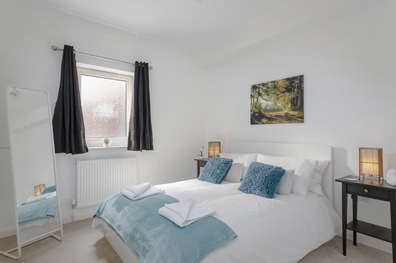 1 Bed Apt Sleeps 4 Luton  Buitenkant foto